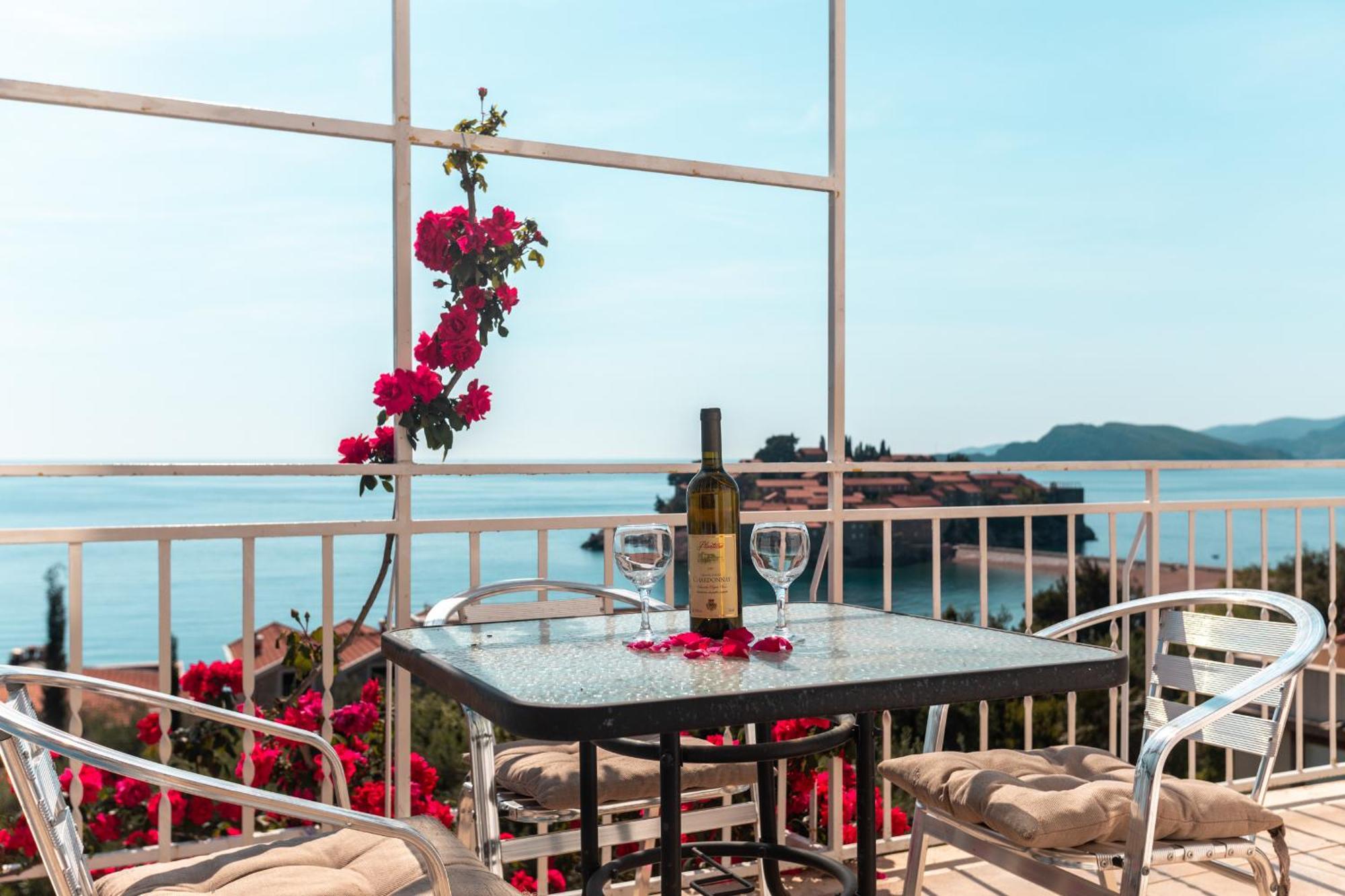 Sun Rose Apartments Sveti Stefan Room photo